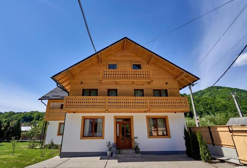 פנסיון Anahouse