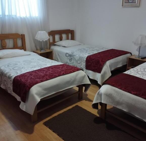 پانسیون Apart & Hostal Manualé