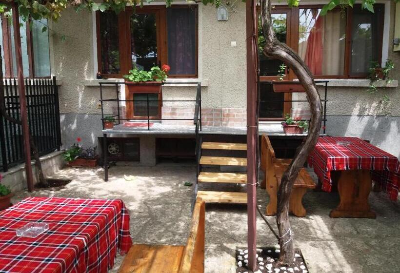 پانسیون Guest House Astra