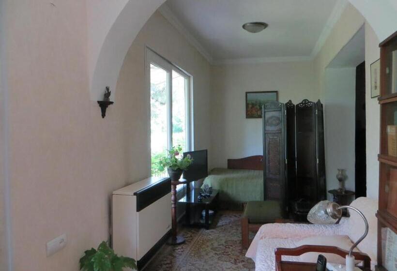 پانسیون Guest House Kamea