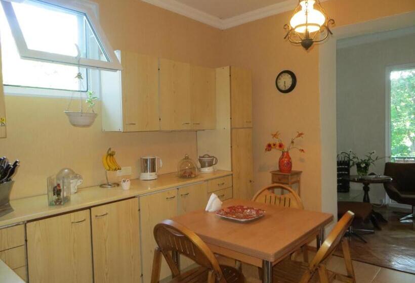 پانسیون Guest House Kamea