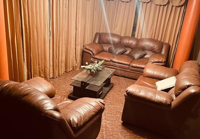 پانسیون Hostal El Rancho