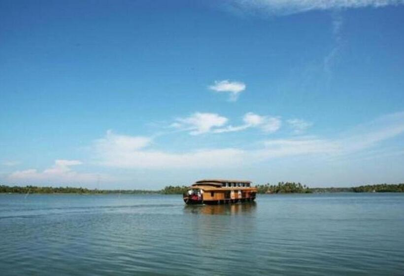 リゾートホテル Regant Lake Village, Kollam