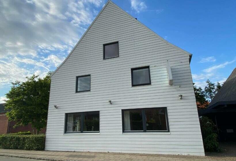 مبيت وإفطار Højer