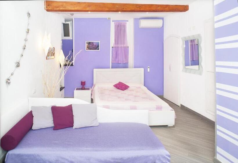 تختخواب و صبحانه I Coralli Rooms & Apartments