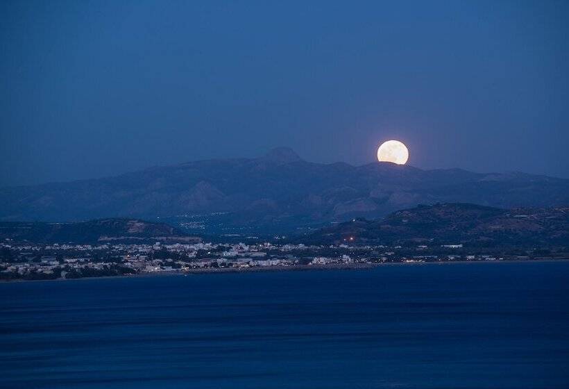 בית מלון כפרי Astoria