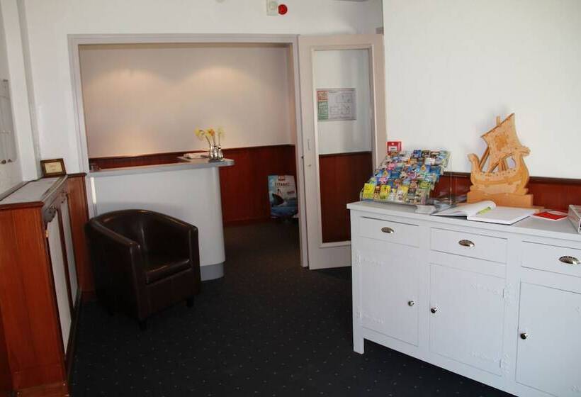 فندق Au Moyne De Saire