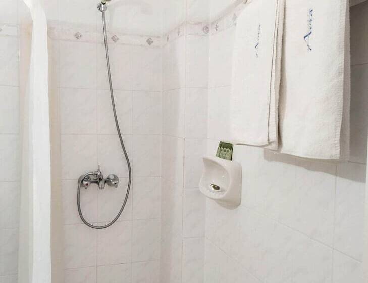 בית מלון כפרי Avra Beach