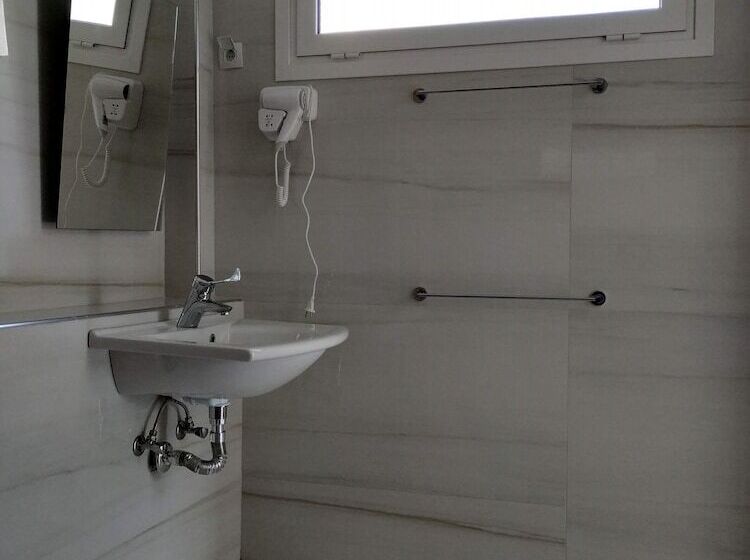 בית מלון כפרי Avra Beach