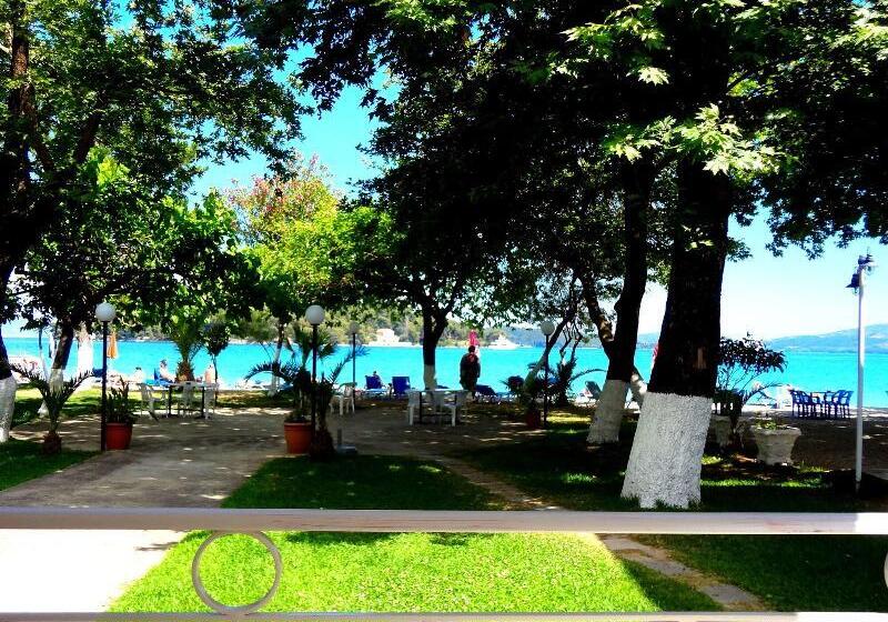 בית מלון כפרי Avra Beach