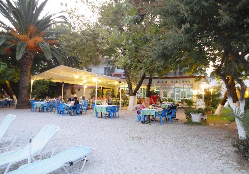 בית מלון כפרי Avra Beach