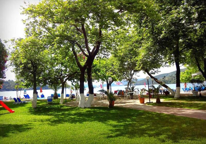 בית מלון כפרי Avra Beach