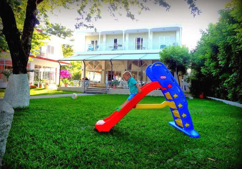 בית מלון כפרי Avra Beach