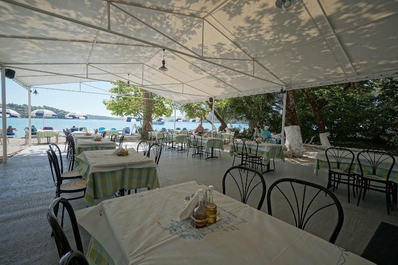 בית מלון כפרי Avra Beach