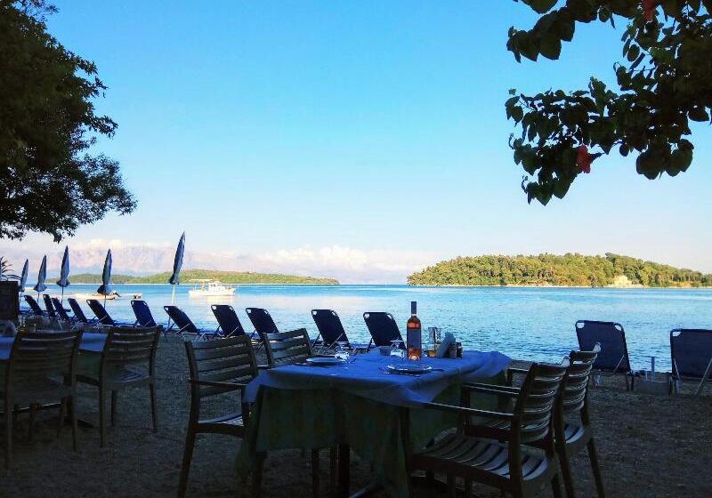 בית מלון כפרי Avra Beach