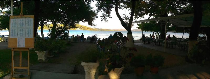 בית מלון כפרי Avra Beach