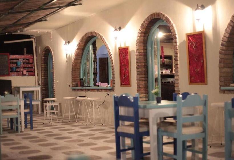 호텔 Avra Budget Beach Rooms