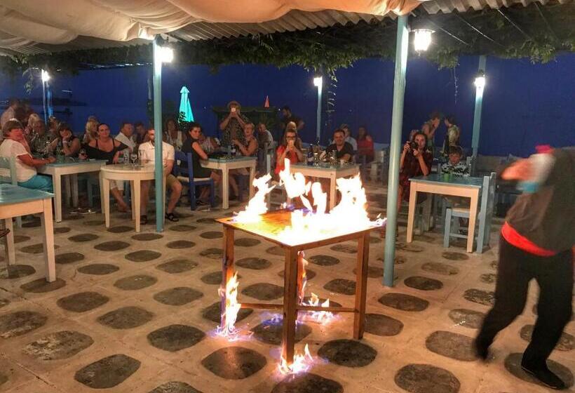 호텔 Avra Budget Beach Rooms