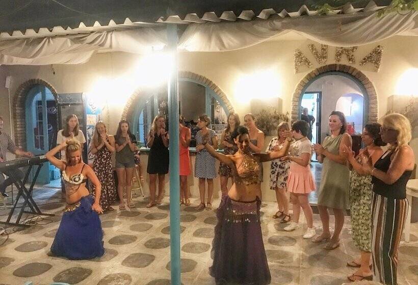 호텔 Avra Budget Beach Rooms