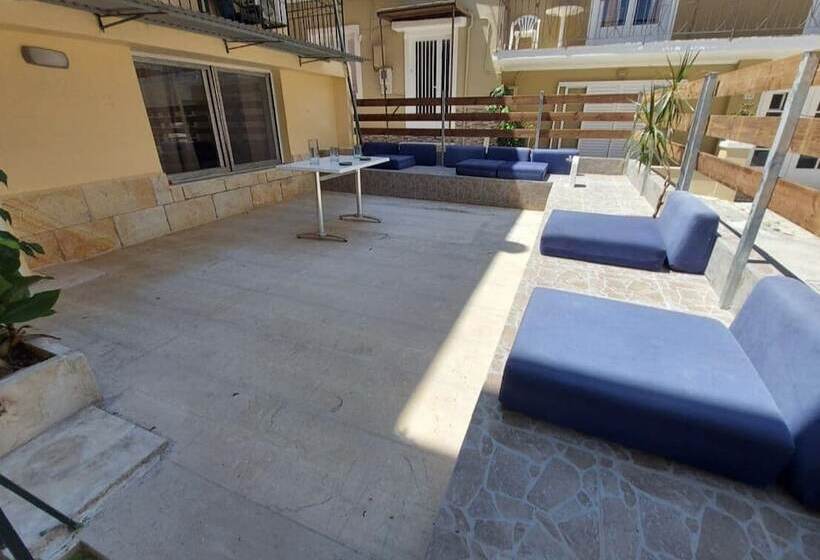 호텔 Avra Budget Beach Rooms