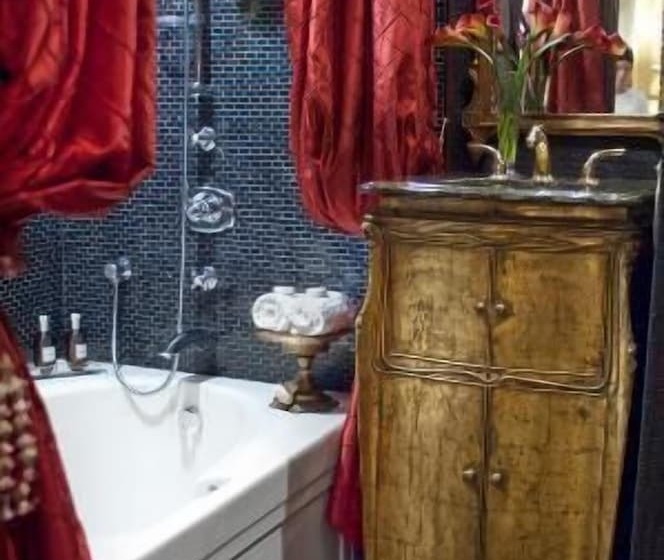 Отель Baker House