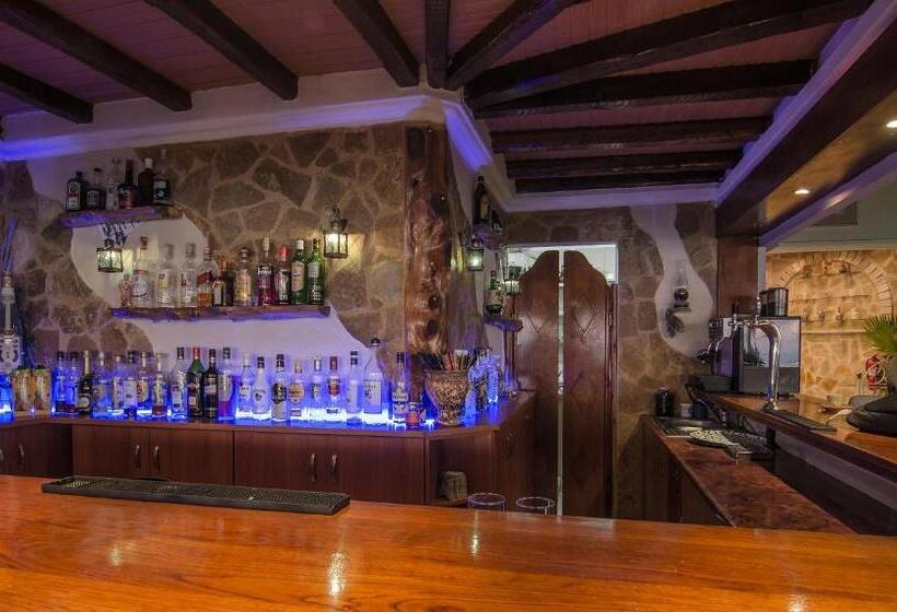 Отель Bella Vista Apartments