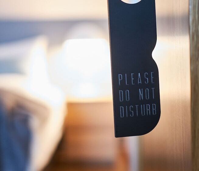 هتل Berg By Keflavik Airport