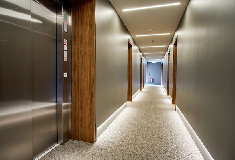 هتل Berg By Keflavik Airport