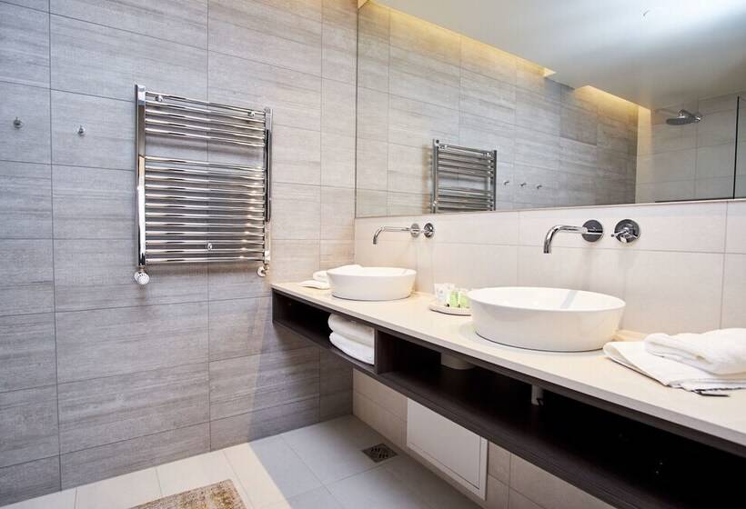 هتل Berg By Keflavik Airport