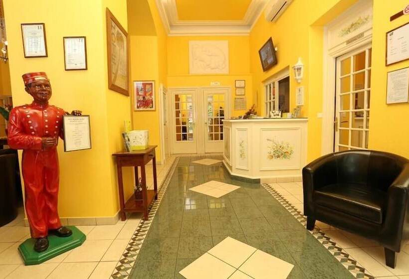 ホテル Berlioz Basel Airport