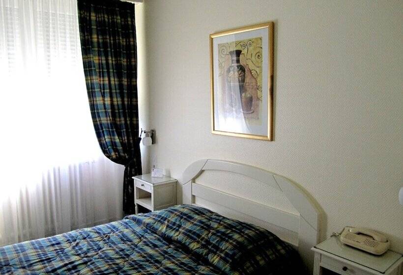 ホテル Berlioz Basel Airport