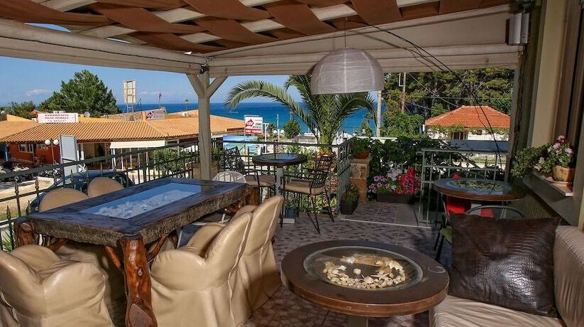 Отель Captain S House