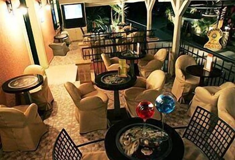 Отель Captain S House