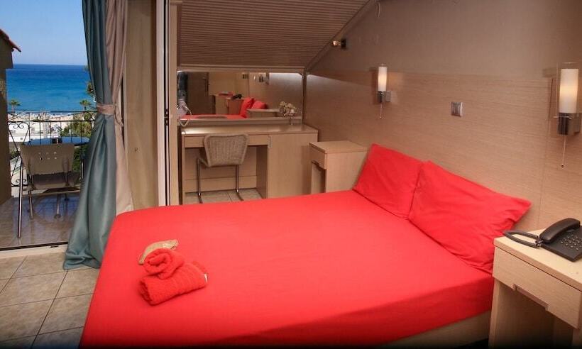 Отель Captain S House