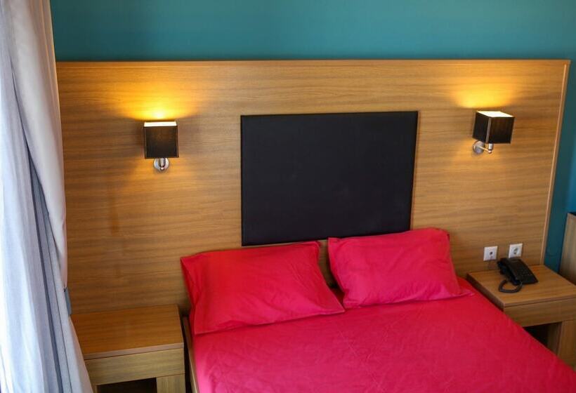 Отель Captain S House