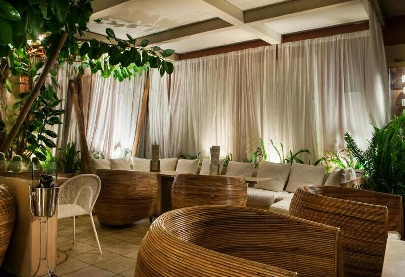 Отель Captain S House