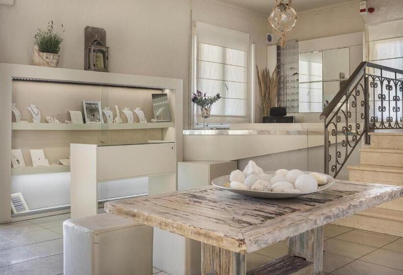 Отель Captain S House