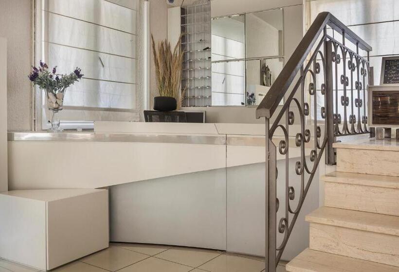 Отель Captain S House