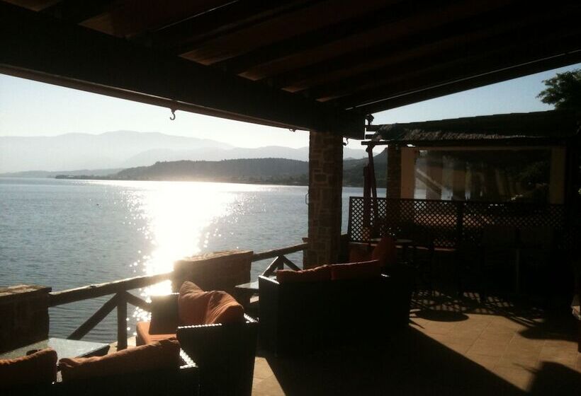 בית מלון כפרי Castella Beach