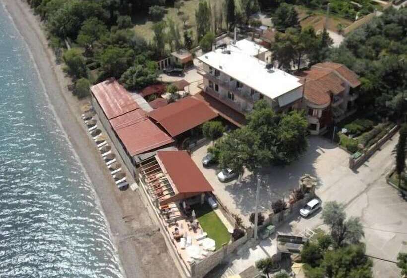 בית מלון כפרי Castella Beach