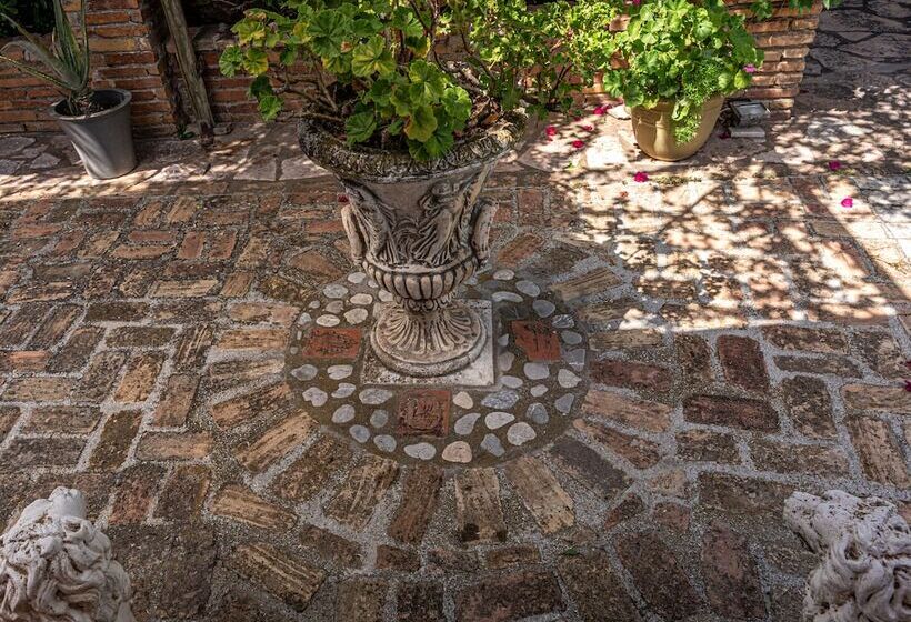 בית מלון כפרי Castella Beach