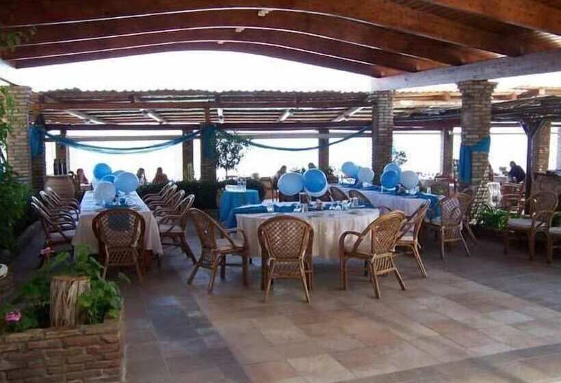 בית מלון כפרי Castella Beach