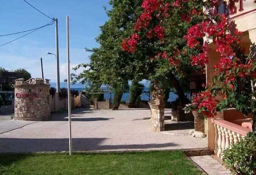 בית מלון כפרי Castella Beach