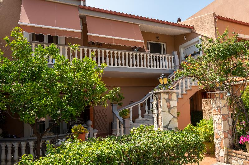 בית מלון כפרי Castella Beach