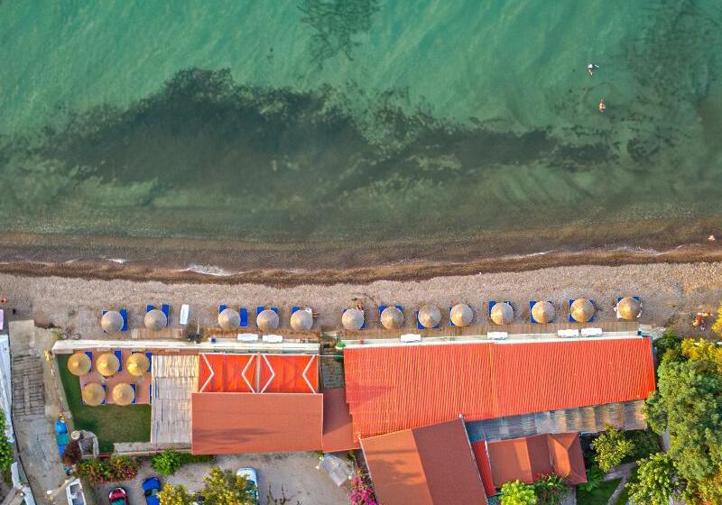 בית מלון כפרי Castella Beach