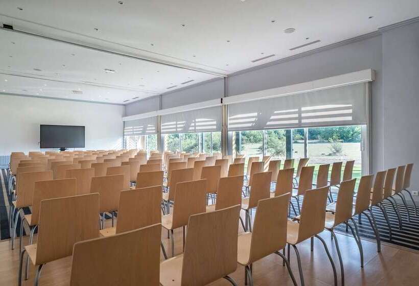 בית מלון כפרי Causse Comtal Rodez, The Originals Relais