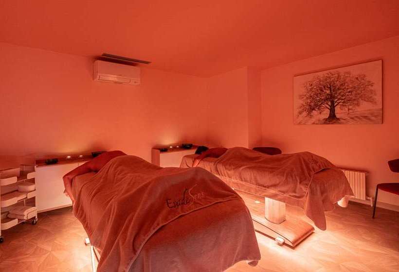 בית מלון כפרי Causse Comtal Rodez, The Originals Relais