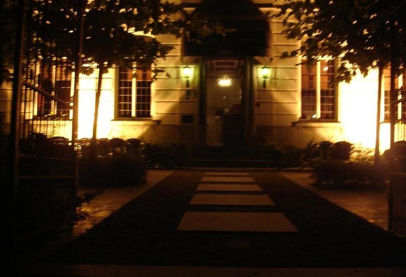 Отель Chateaubriand