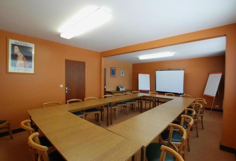 Отель Hôtel Des Dhuits