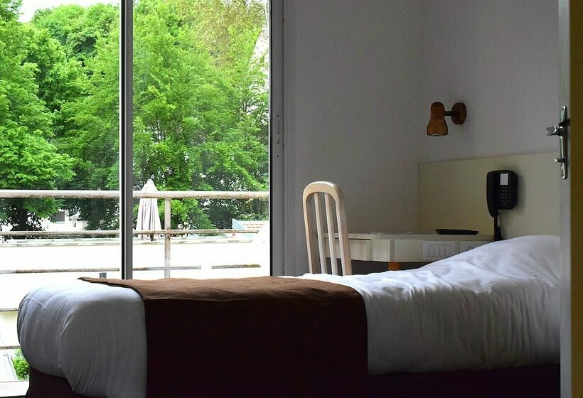 Отель Des Lauriers Roses